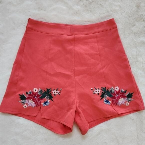 Prettylittlething Embroidered Coral Women's Shorts - Picture 1 of 11